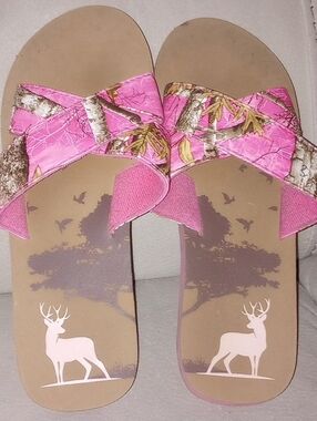 Realtree Pink Camo Cross-Band Women's Sandals